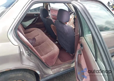 1993 Honda Accord Lx z USA, uszkodzony, nr VIN 1HGCB7653PA064879